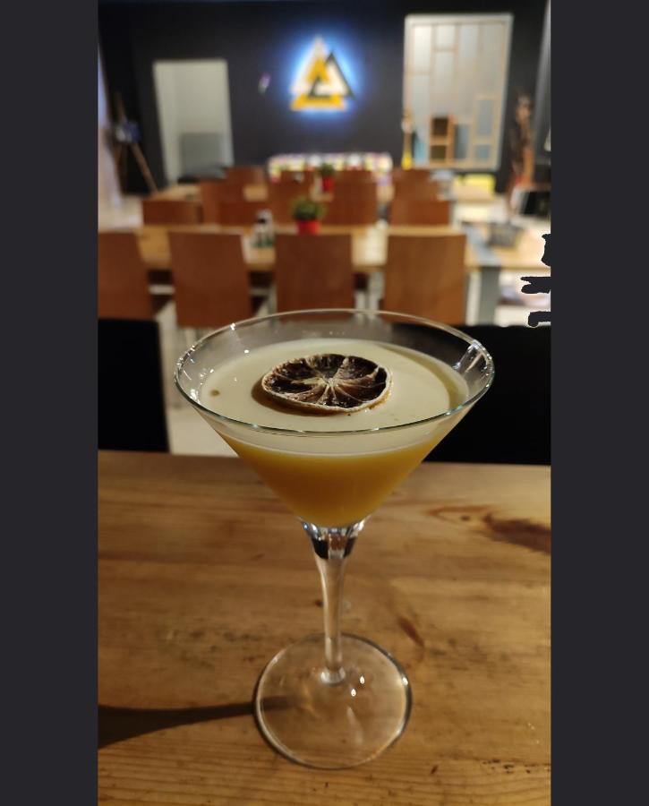 Leonidaion Guesthouse オリンピア エクステリア 写真 A Clover Club cocktail