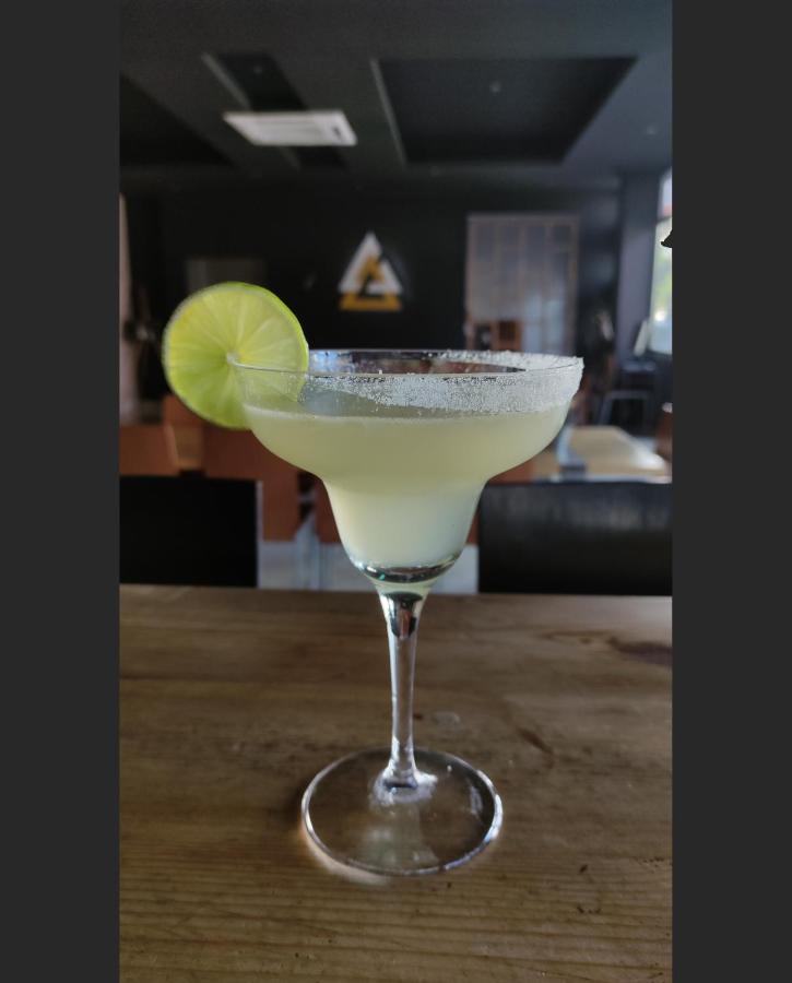 Leonidaion Guesthouse オリンピア エクステリア 写真 Margarita cocktail