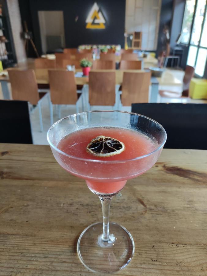 Leonidaion Guesthouse オリンピア エクステリア 写真 A Clover Club cocktail