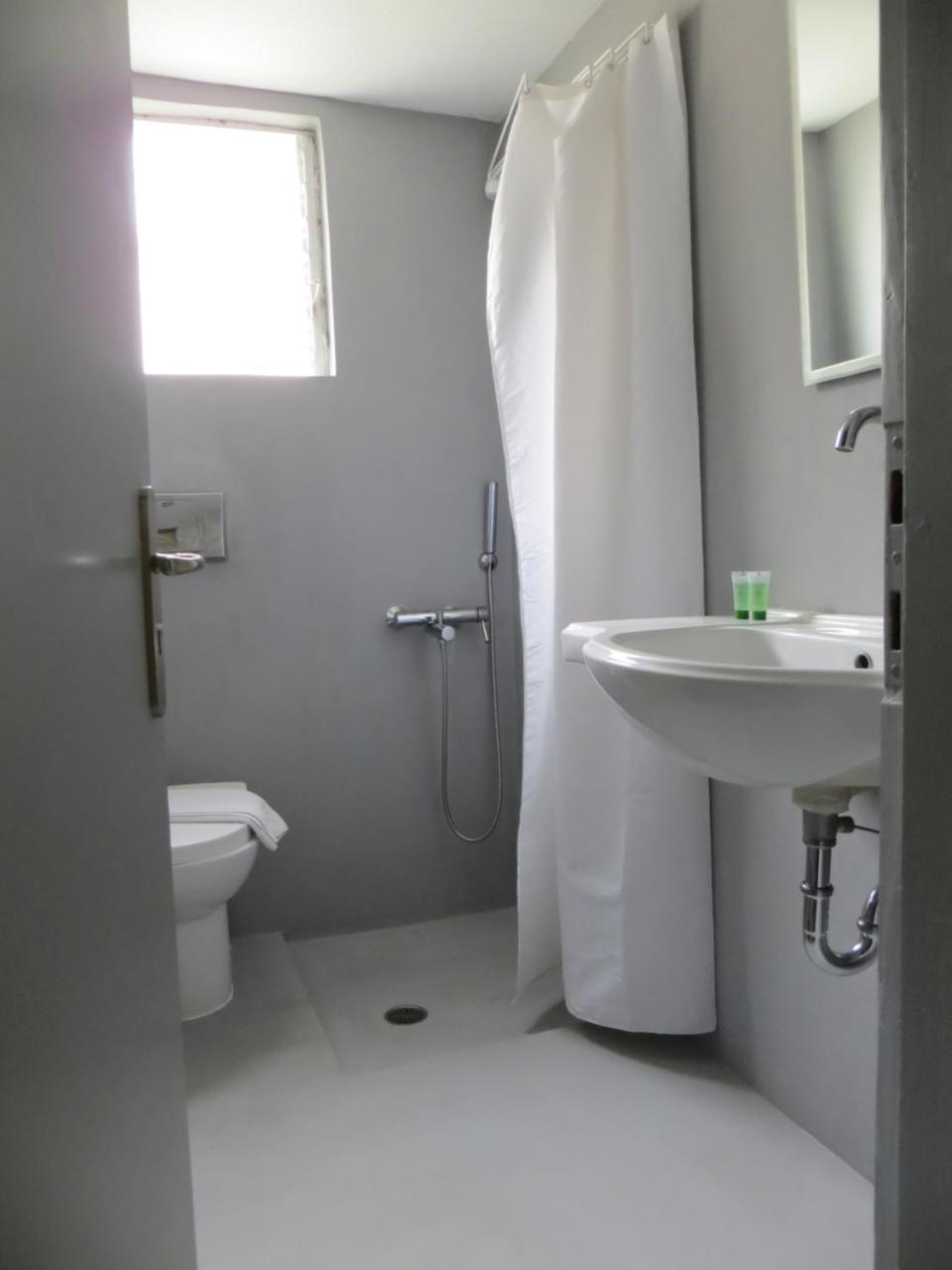 Leonidaion Guesthouse オリンピア エクステリア 写真 A wet room