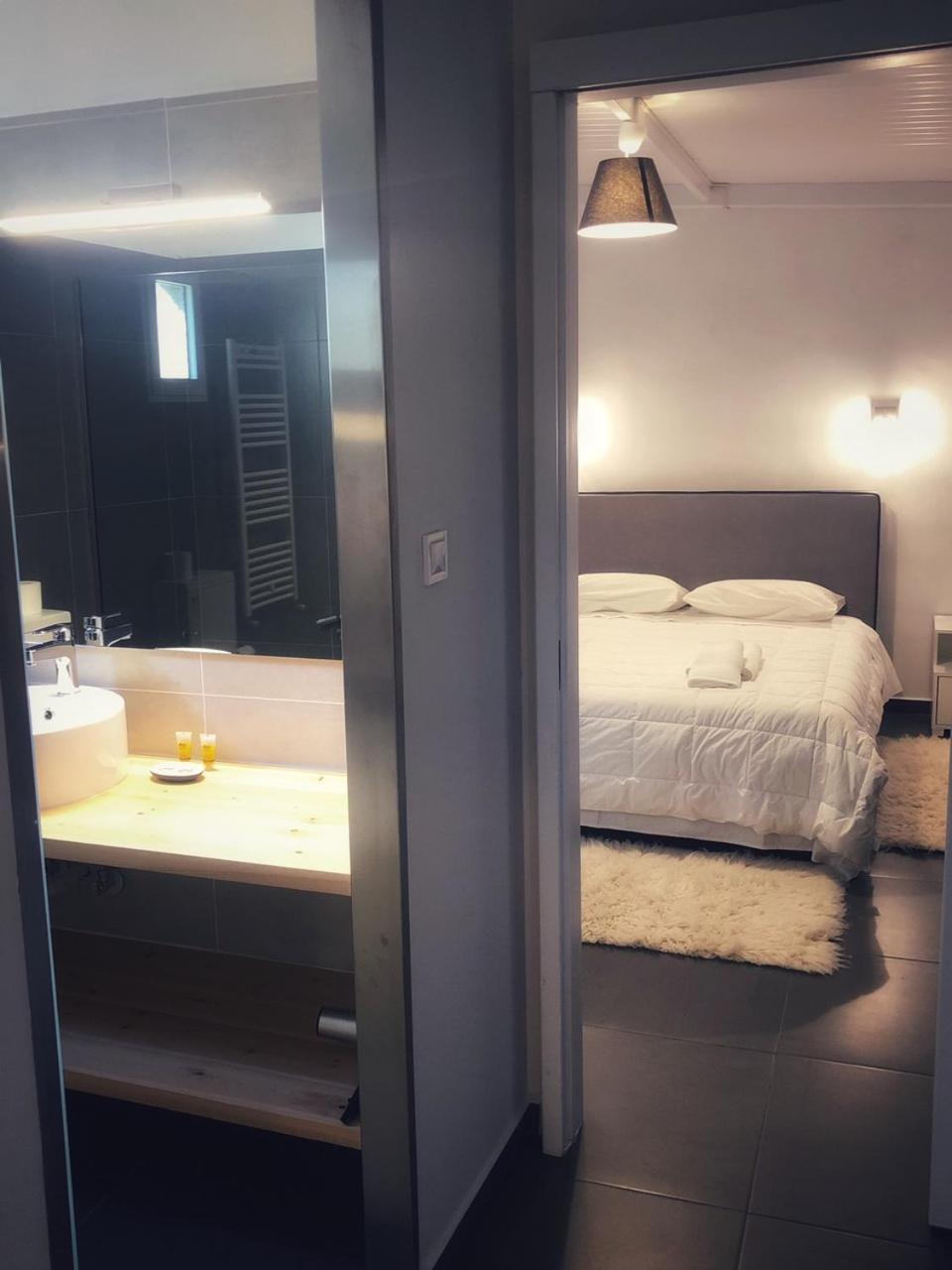 Leonidaion Guesthouse オリンピア エクステリア 写真 A room at the hotel